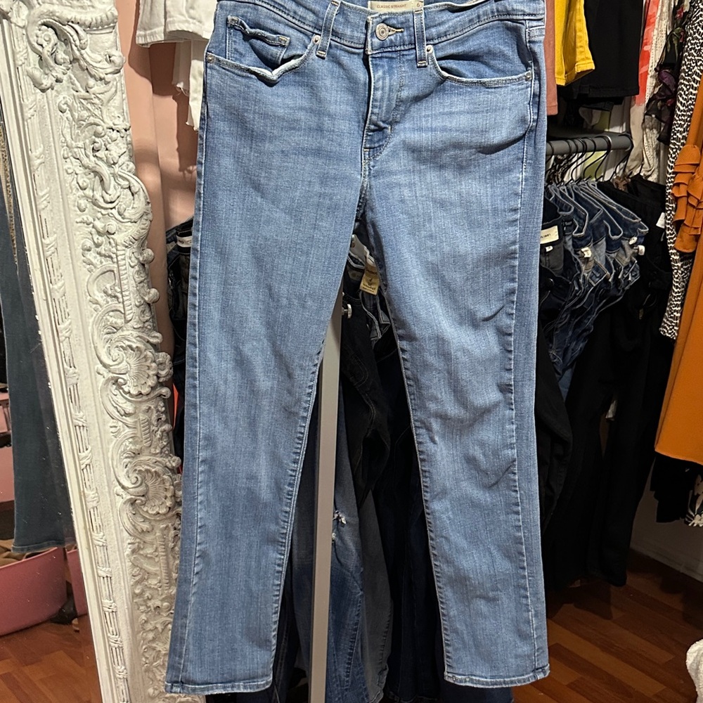 Classic Straight Blue Levi’s Women's Jeans